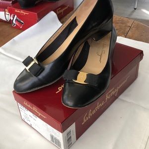 Salvatore Fettagamo Lillaz, black leather pumps